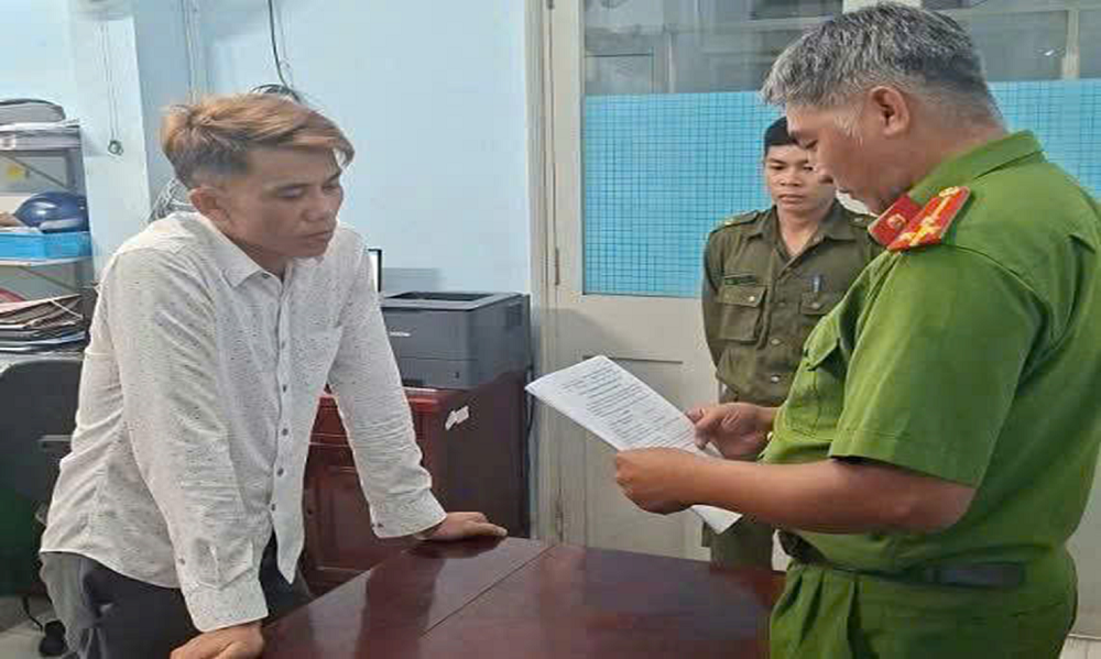 13-1781353594-bat-tam-giam-nguoi-dan-ong-de-doa-giu-trai-phep-nu-tham-phan-va-thu-ky-toa-an