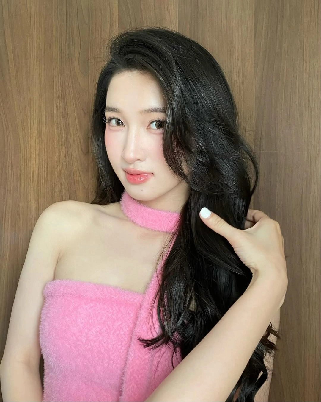 14-1781408145-su-that-bat-ngo-sau-buc-anh-gay-bao-mang-xa-hoi-cua-a-hau-phuong-nhi
