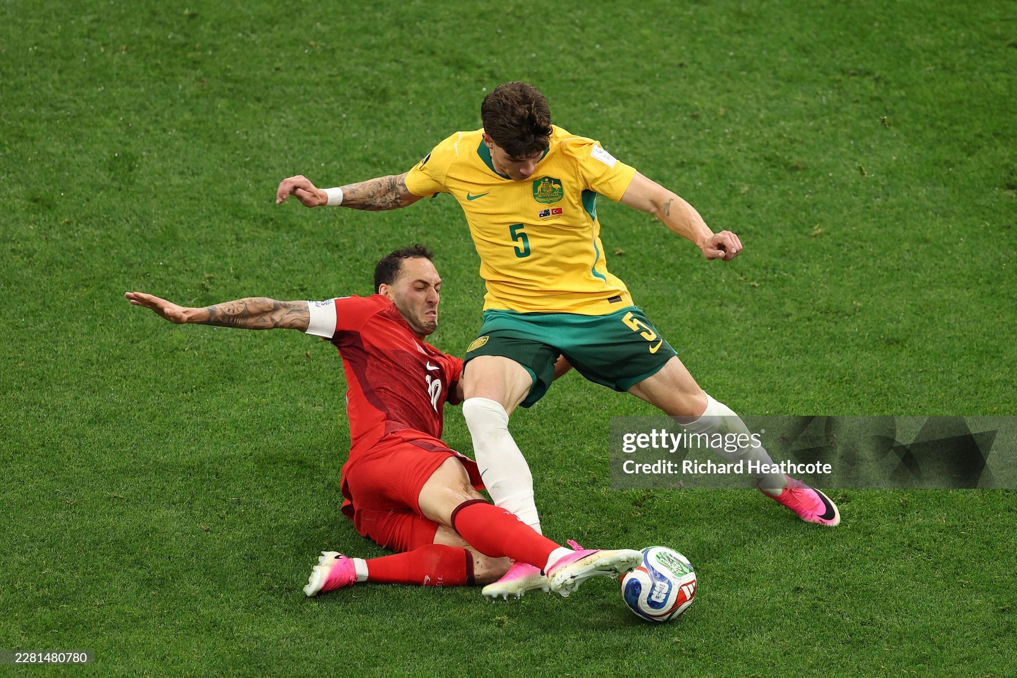 14-1781419586-australia-quat-nga-tho-nhi-ky-bong-da-chau-a-bung-no-tai-world-cup-2026