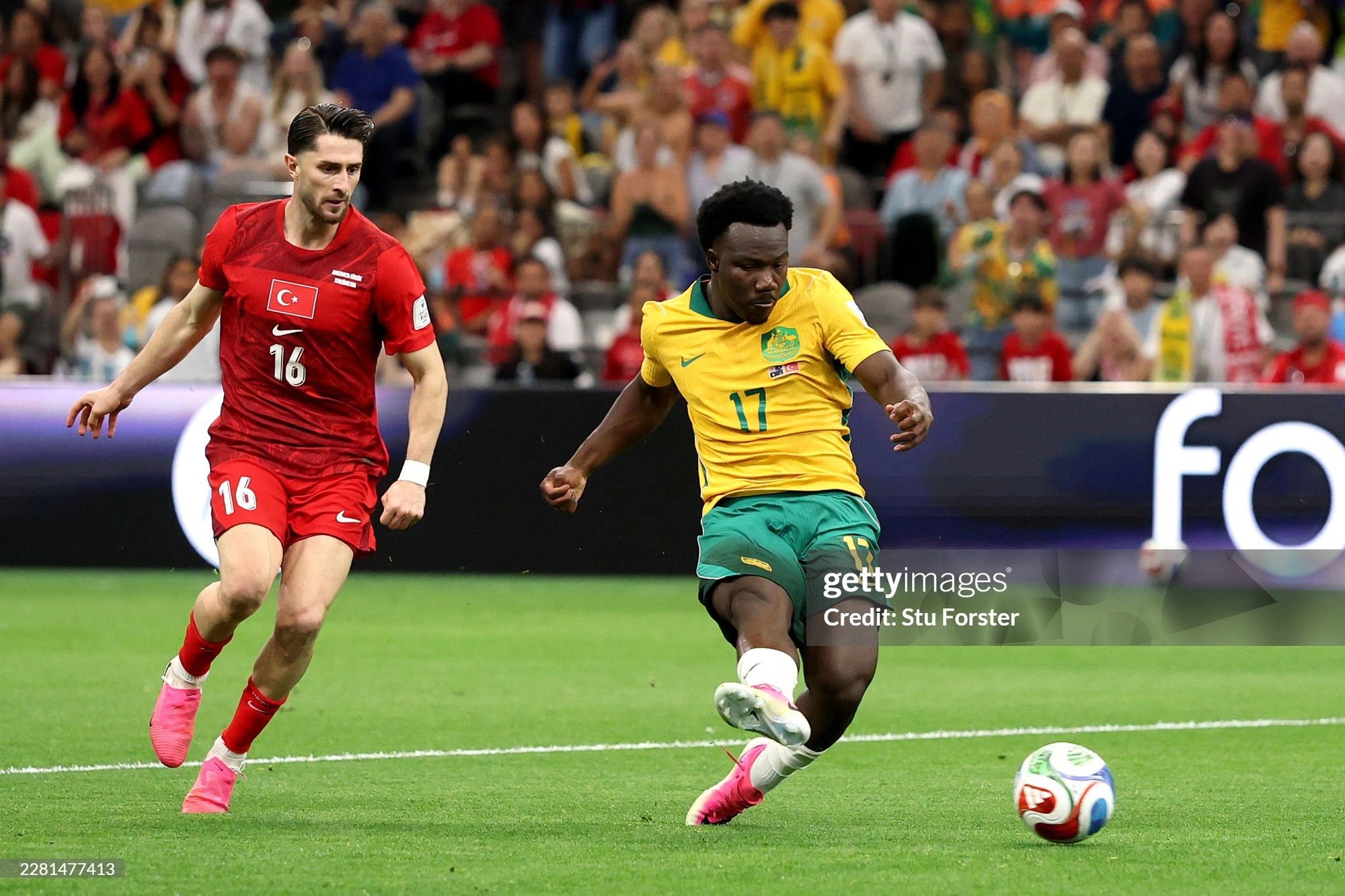 14-1781419586-australia-quat-nga-tho-nhi-ky-bong-da-chau-a-bung-no-tai-world-cup-2026