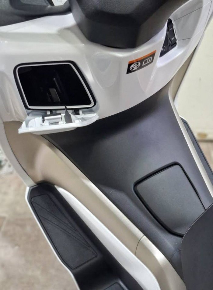 Suzuki-Burgman-1