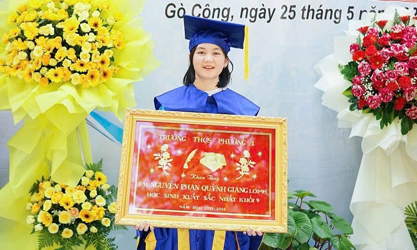 15-1781481785-nu-sinh-lap-ky-tich-voi-ba-diem-10-tro-thanh-thu-khoa-ky-thi-lop-10