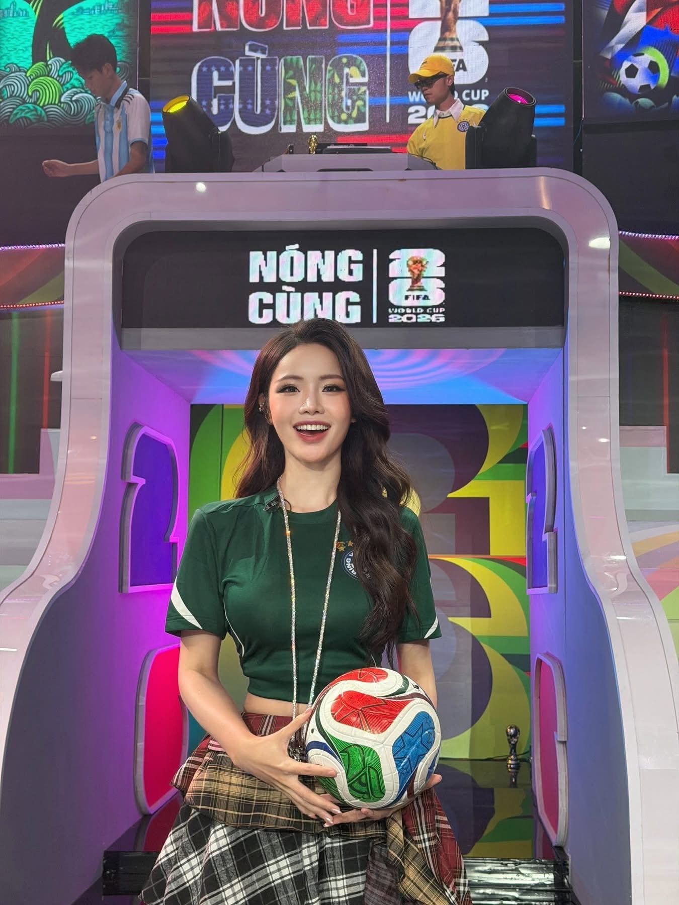 15-1781497209-mc-nong-cung-world-cup-bat-ngo-ghi-danh-miss-grand-vietnam-2026