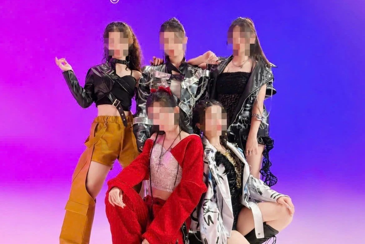 16-1781620798-nu-ca-si-viet-15-tuoi-cau-cuu-to-bi-cong-ty-quan-ly-ep-di-khach