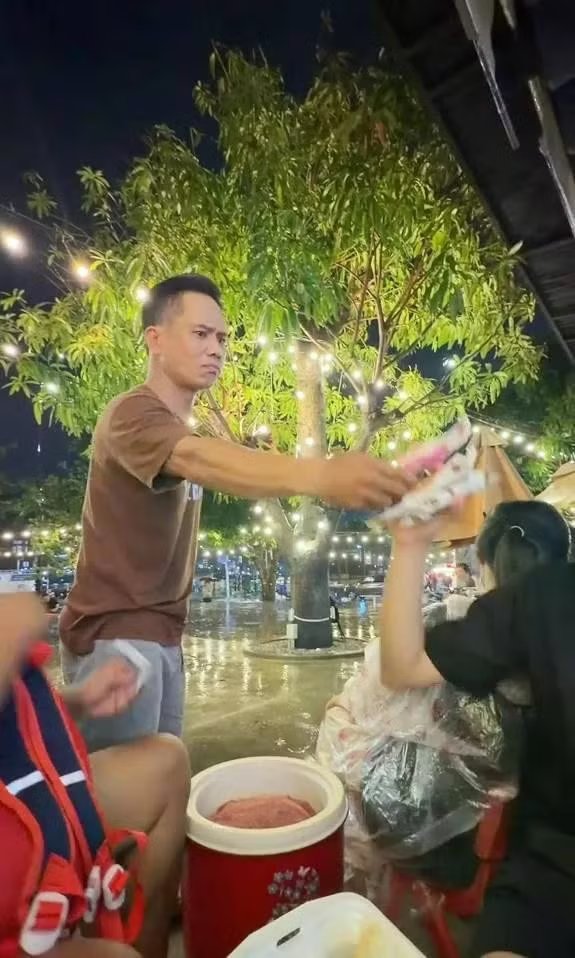 16-1781626046-anh-ban-kem-da-nang-gay-sot-mxh-vi-tieng-rao-nhu-goi-ca-pho