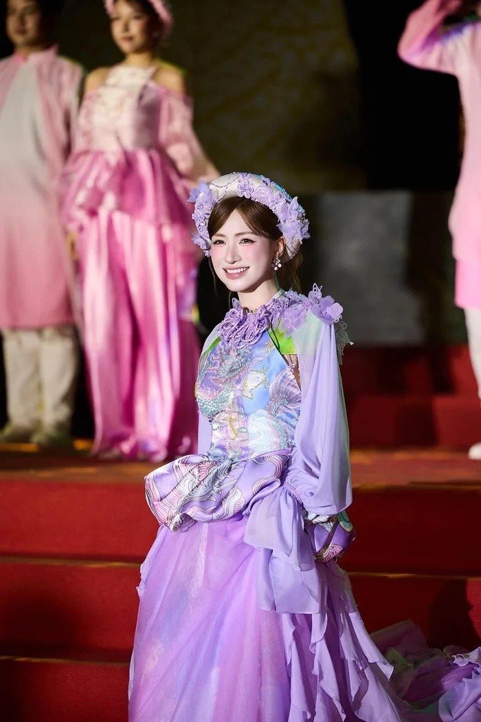 17-1781660160-hoa-minzy-xuc-dong-don-tin-vui-o-tuoi-31-lan-dau-so-huu-giai-thuong-quoc-te-trong-su-nghiep