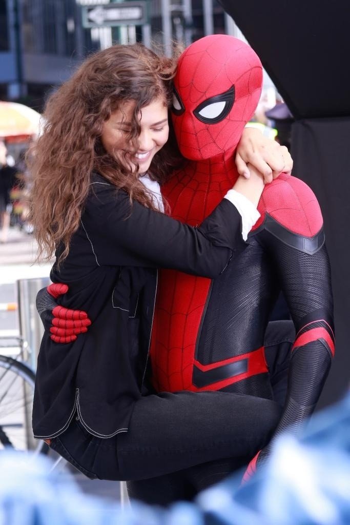 17-1781661022-nguoi-nhen-tom-holland-chinh-thuc-xac-nhan-ket-hon-voi-zendaya-he-lo-su-that-ve-dam-cuoi-bi-mat