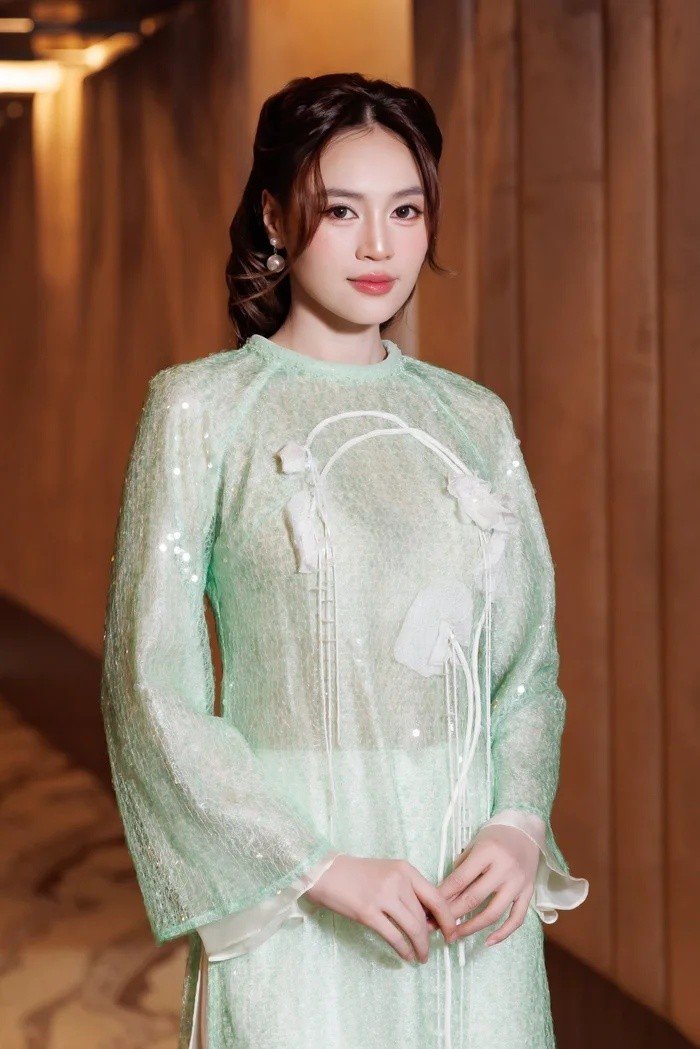 17-1781666460-chuyen-gi-dang-xay-ra-voi-ninh-duong-lan-ngoc