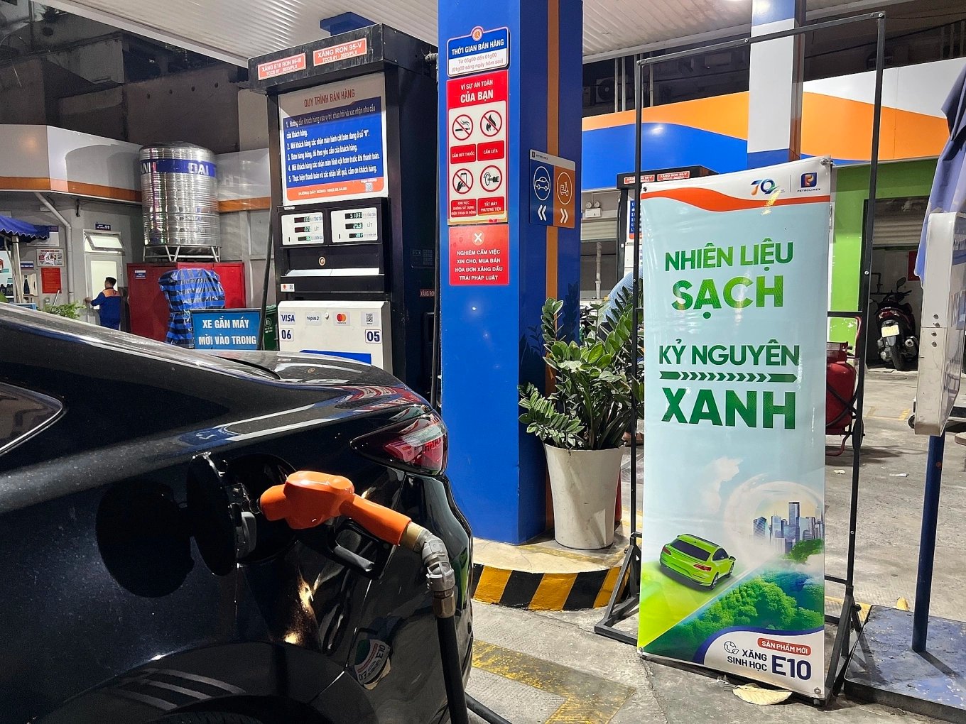 Rủi ro khi xe đổ xăng E10 để lâu không chạy - Báo VnExpress