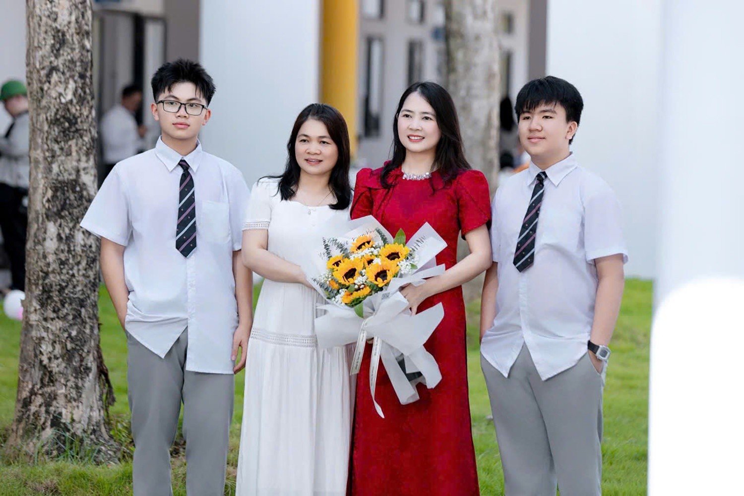 17-1781680231-lop-hoc-gay-bao-mua-tuyen-sinh-lop-10-33-hoc-sinh-do-truong-chuyen-2-em-xuat-sac-gianh-ngoi-thu-khoa