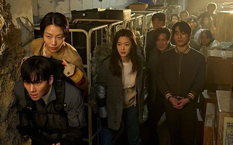 17-1781687903-phim-zombie-han-quoc-bat-ngo-vuot-mat-loat-tac-pham-viet-tai-phong-ve