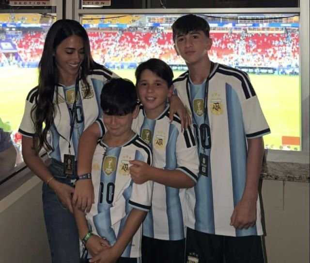 messi-lap-hat-trick-bieu-cam-cua-3-con-trai-tan-chay-2
