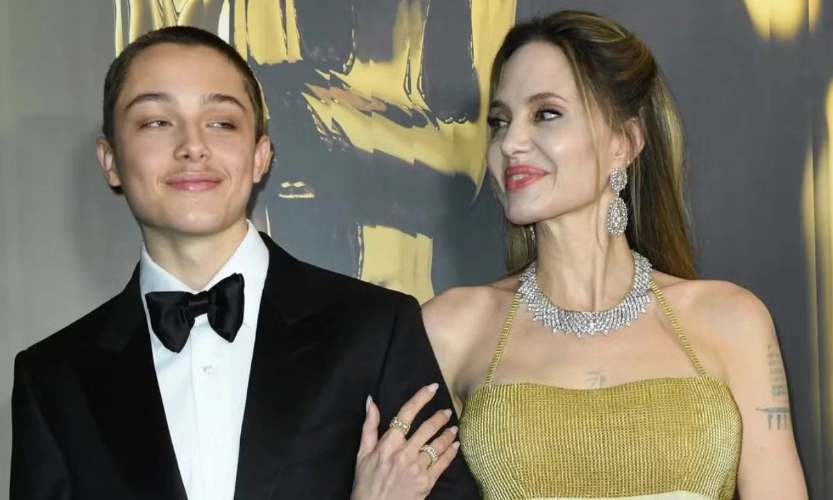 17-1781712741-angelina-jolie-rang-ro-tai-xuat-giua-bao-truyen-thong-ve-viec-cac-con-bo-ho-bo