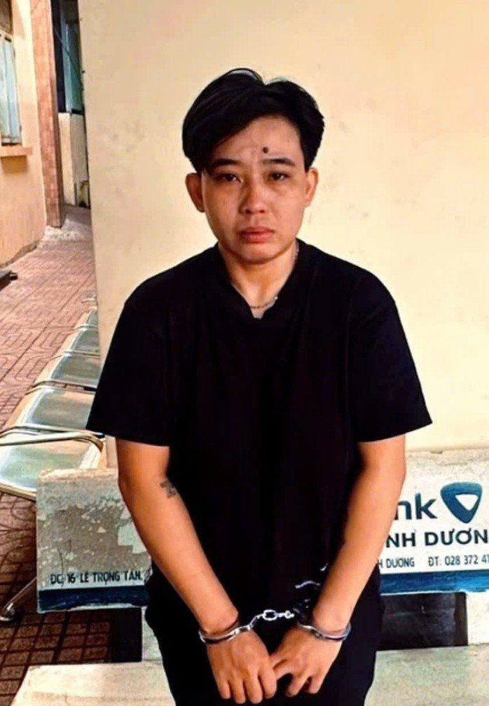 Nữ quái cướp tiệm vàng ở TPHCM: Chiêu trò táo bạo giả nam giới - Ảnh 2.