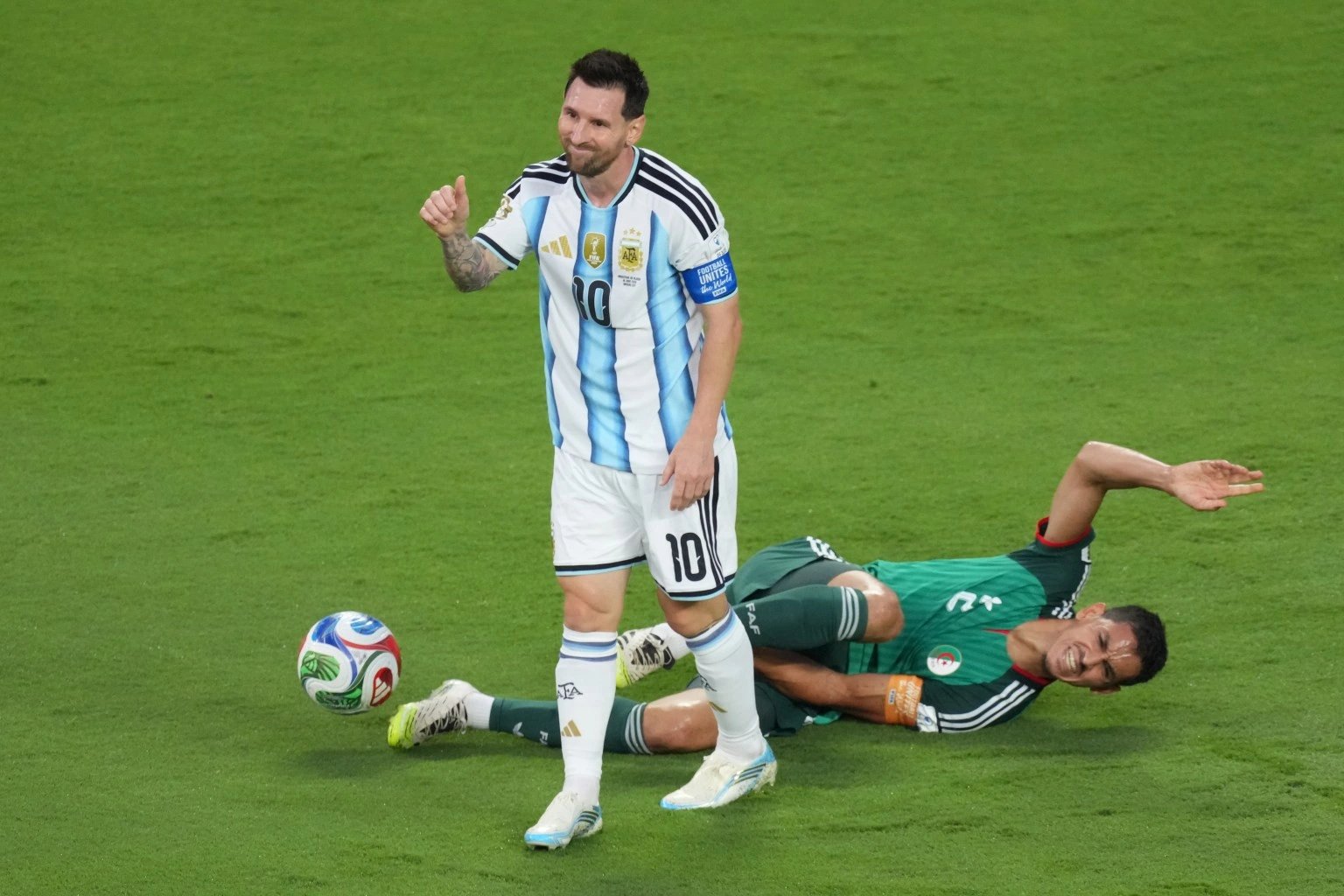 20-1781914177-algeria-chinh-thuc-dam-don-kien-fifa-doi-the-do-cho-lionel-messi
