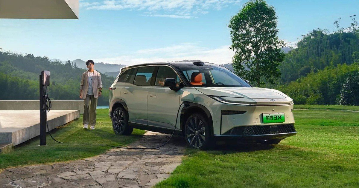 Xe điện Toyota bZ3X chào sân: Giá quy đổi chỉ từ 350 triệu, chạy tới 620km/sạc - Tuổi Trẻ Online