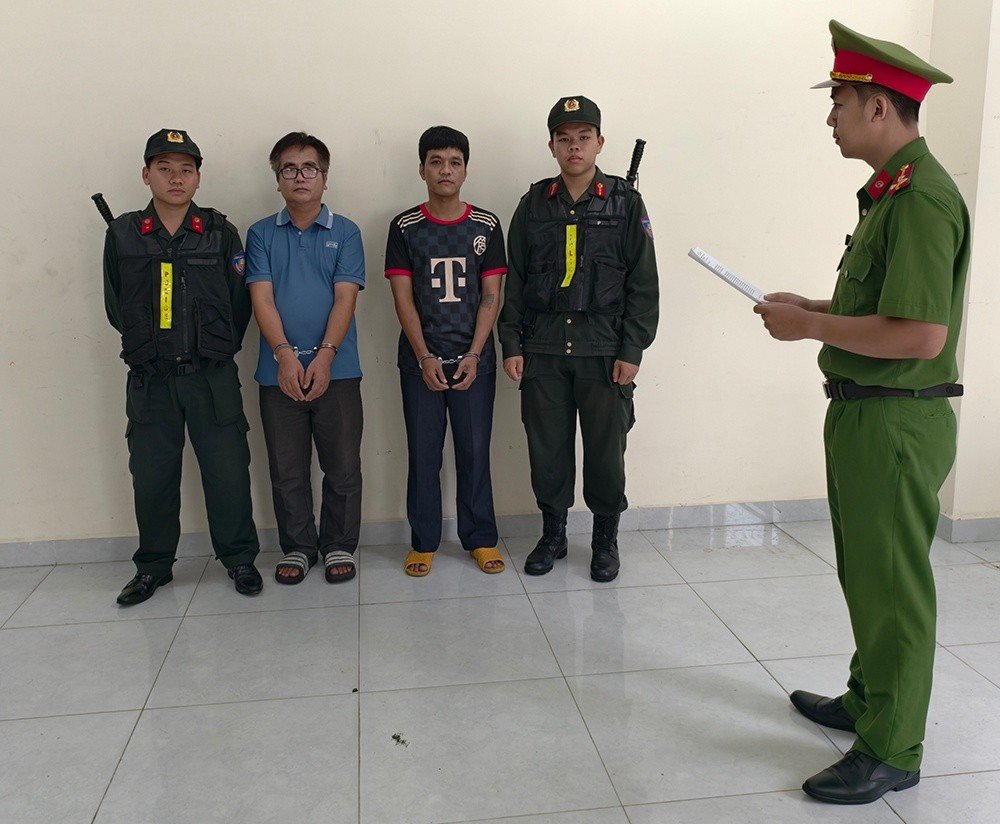 20-1781930243-triet-pha-duong-day-lam-dep-gia-nhan-hieu-crocs-quy-mo-lon-hai-nguoi-bi-khoi-to