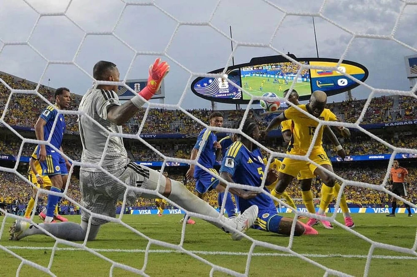 21-1782009986-curacao-tao-cot-moc-lich-su-tai-world-cup-sau-man-phong-ngu-kien-cuong