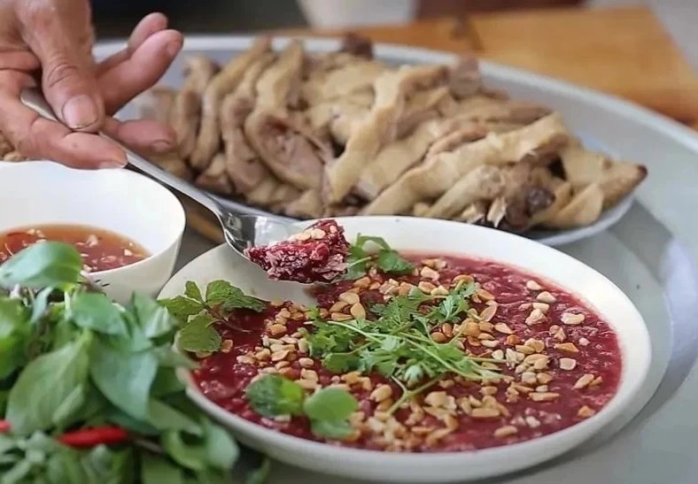 21-1782031763-9-nguoi-cung-nhap-vien-sau-bua-tiet-canh-bac-si-canh-bao-nguy-co-tu-mon-an-song