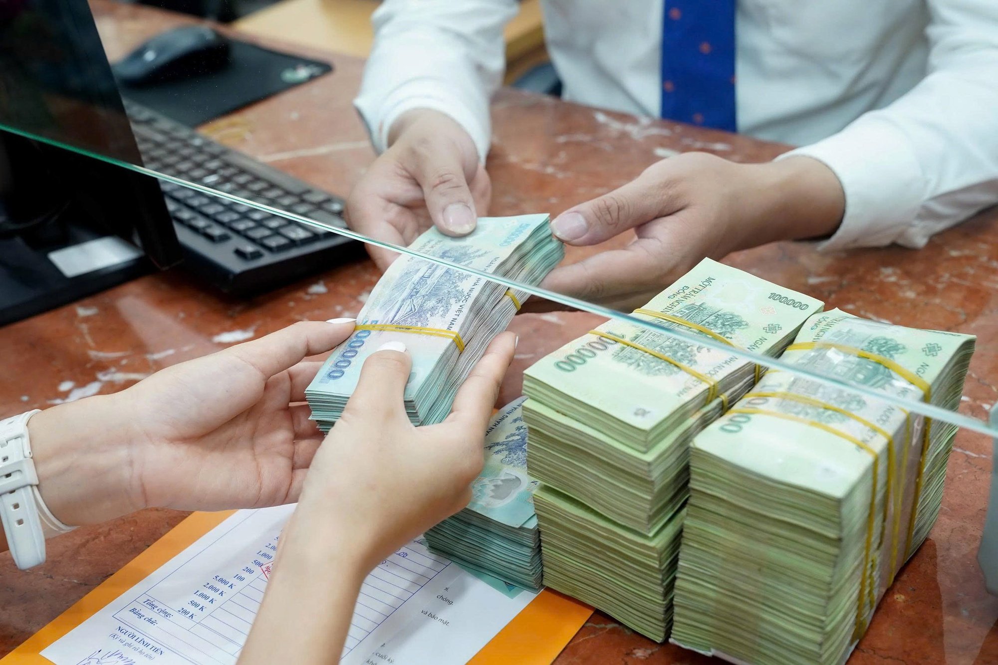 Ngăn chặn hàng ngàn tỉ đồng giao dịch đáng ngờ