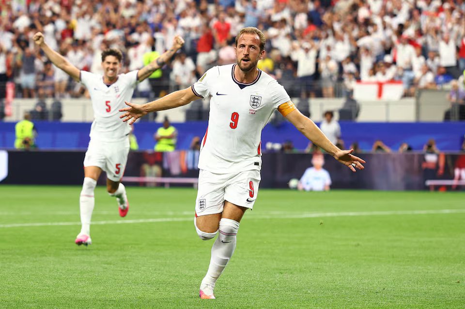 23-1782205866-phu-thuy-tung-am-ronaldo-tuyen-bo-yem-bua-harry-kane
