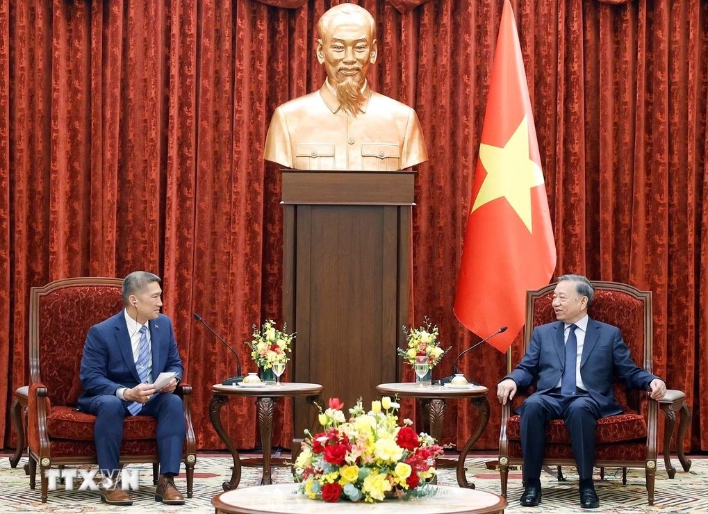 23-1782205842-quyen-bo-truong-hai-quan-my-xuc-dong-tro-ve-que-huong-khang-dinh-tu-hao-mang-dong-mau-viet