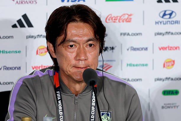 25-1782383206-cat-son-heung-min-tren-ghe-du-bi-hlv-tuyen-han-quoc-hung-gach-da-du-doi-tai-world-cup-2026