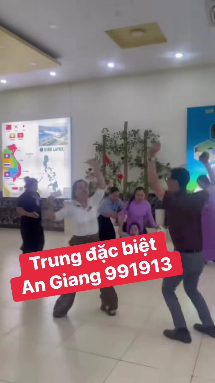 26-1782469891-clip-nhom-nhan-vien-du-lich-phu-quoc-trung-doc-dac-xo-so-mien-nam-gay-bao-mang