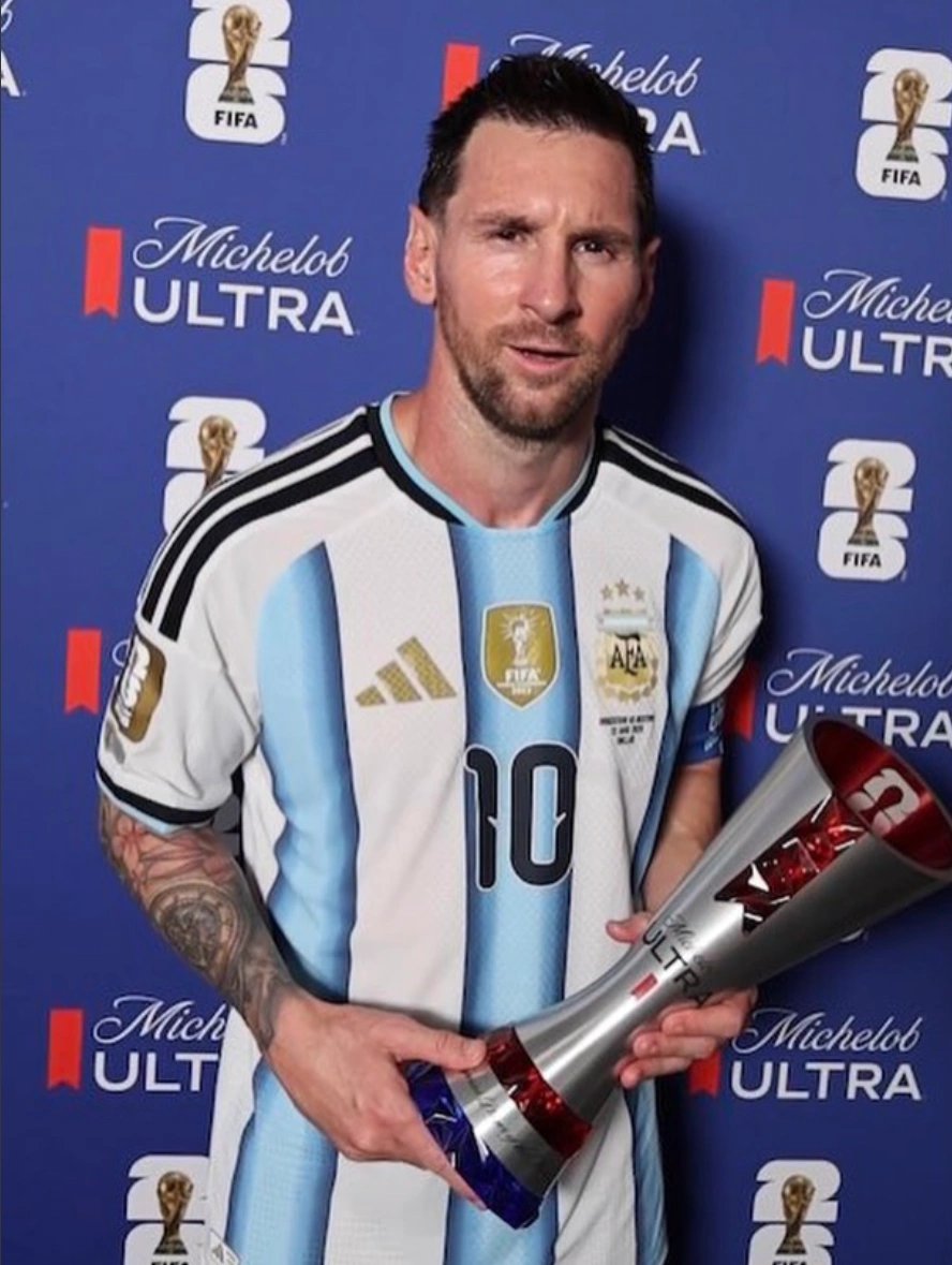27-1782545789-bi-an-dang-sau-hai-phien-ban-cup-cau-thu-hay-nhat-tran-cua-messi-va-dembele-tai-world-cup-2026