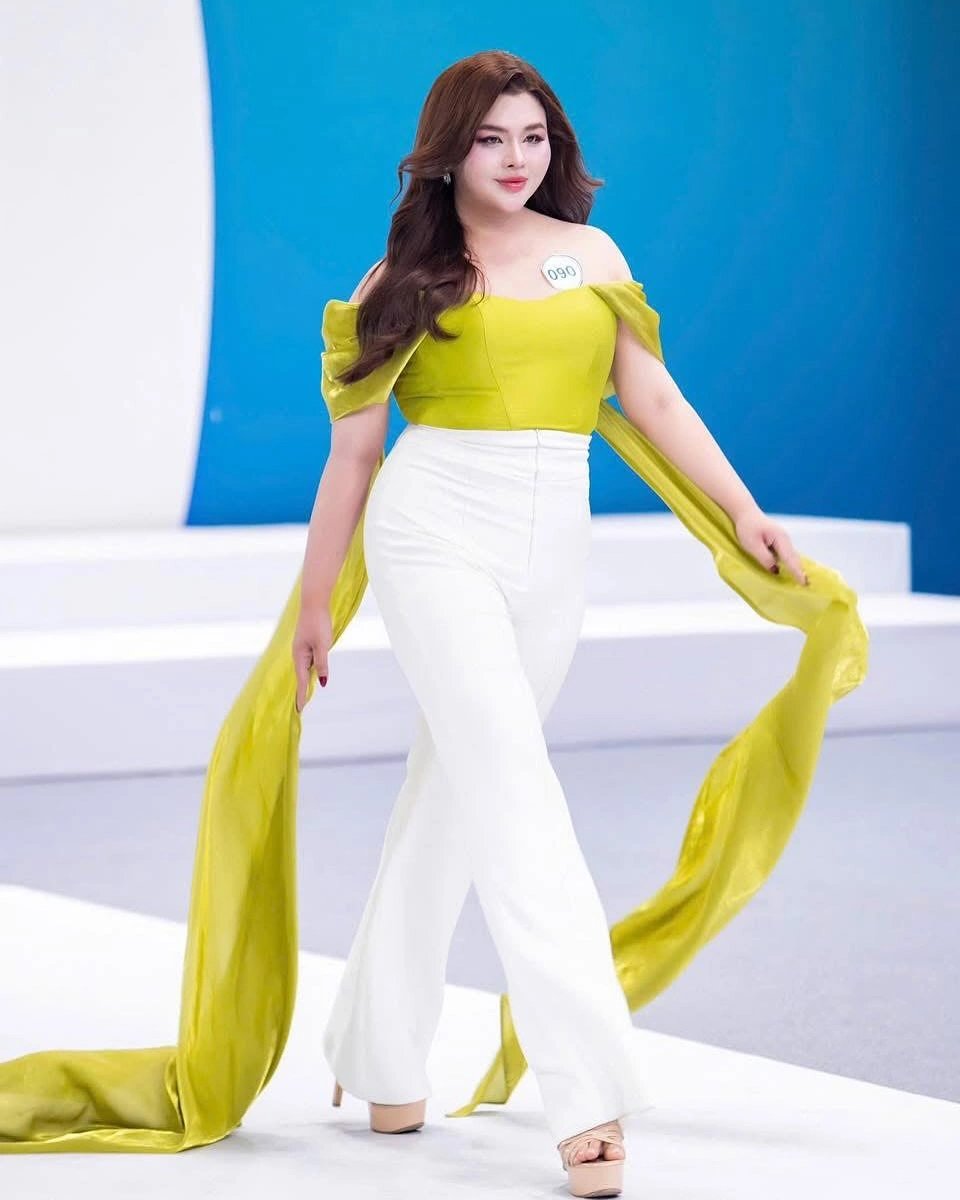 27-1782549420-lan-song-phan-no-quanh-clip-dung-tieng-anh-goi-mon-vi-chua-quen-giong-ban-dia-cua-mot-tiktoker-75-ielts