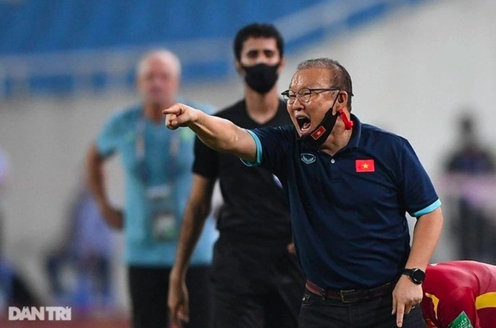 28-1782609218-co-dong-vien-han-quoc-goi-ten-hlv-park-hang-seo-tiep-quan-ghe-nong-sau-world-cup