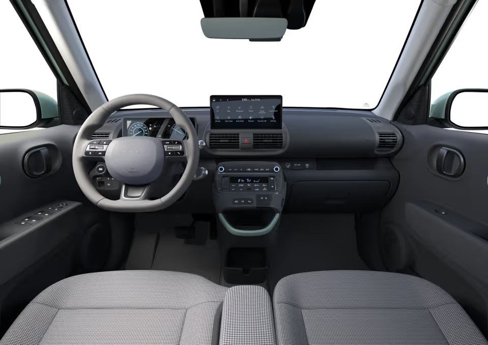 28-1782615414-hyundai-grand-i10-ban-dien-co-ban-sieu-sang-noi-that-da-that-loa-kevlar-pin-49-kwh-chay-360-km-gia-tu-895-trieu