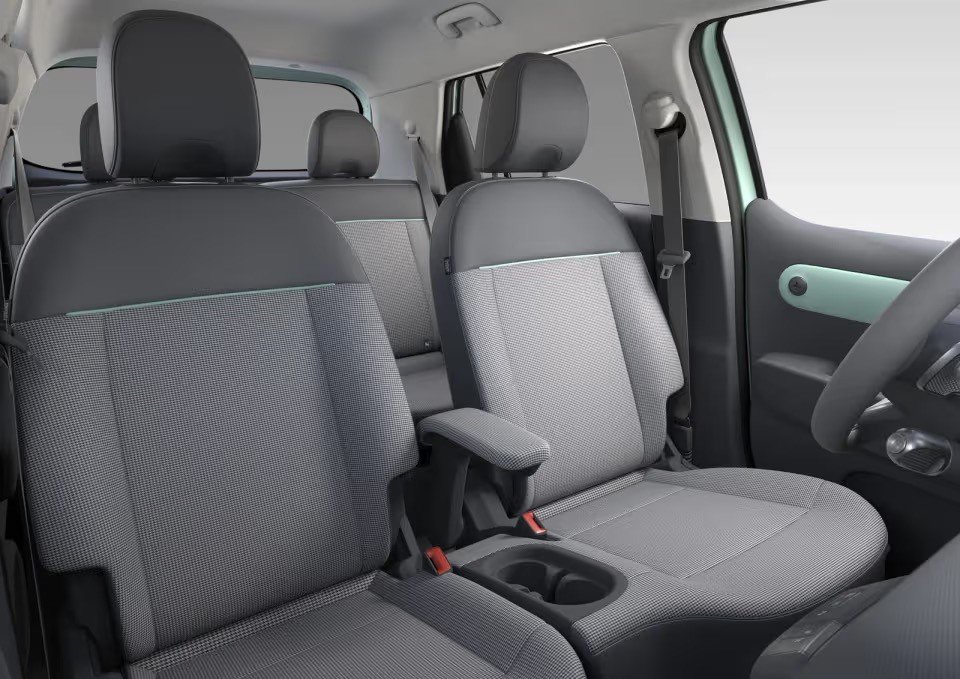 28-1782615513-hyundai-grand-i10-ban-dien-co-ban-sieu-sang-noi-that-da-that-loa-kevlar-pin-49-kwh-chay-360-km-gia-tu-895-trieu