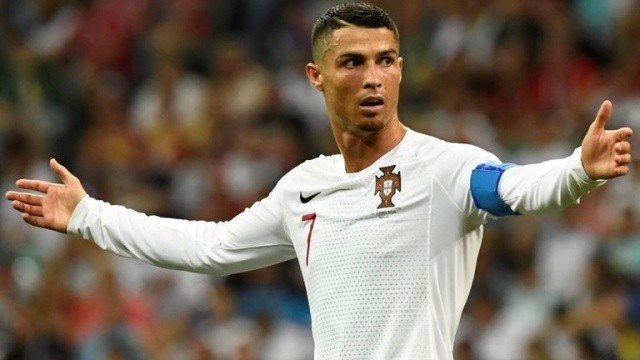 tai-sao-ronaldo-luon-mac-ao-dai-tay-khi-thi-dau-173657