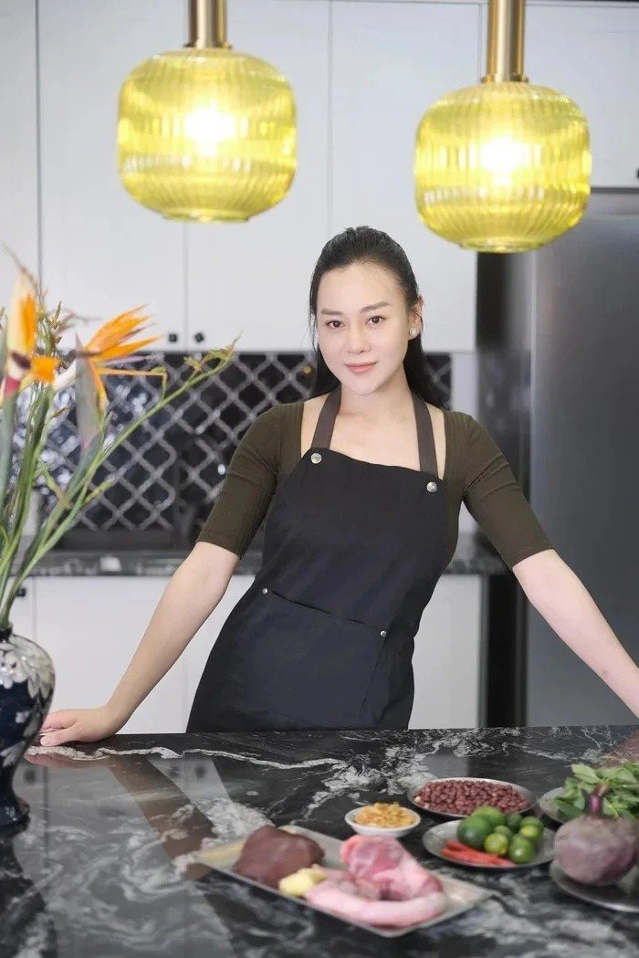 29-1782696352-phuong-oanh-khien-hon-22-nghin-khan-gia-xon-xao-khi-tim-lai-tinh-yeu