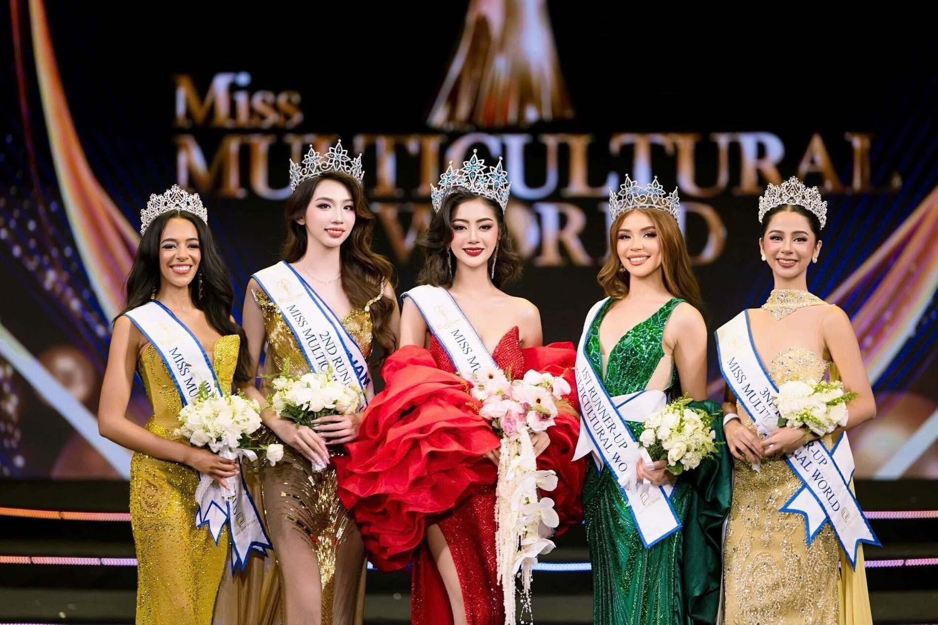 29-1782704717-nguoi-dep-myanmar-dang-quang-hoa-hau-van-hoa-the-gioi-2026-dai-dien-viet-nam-gianh-a-hau-2