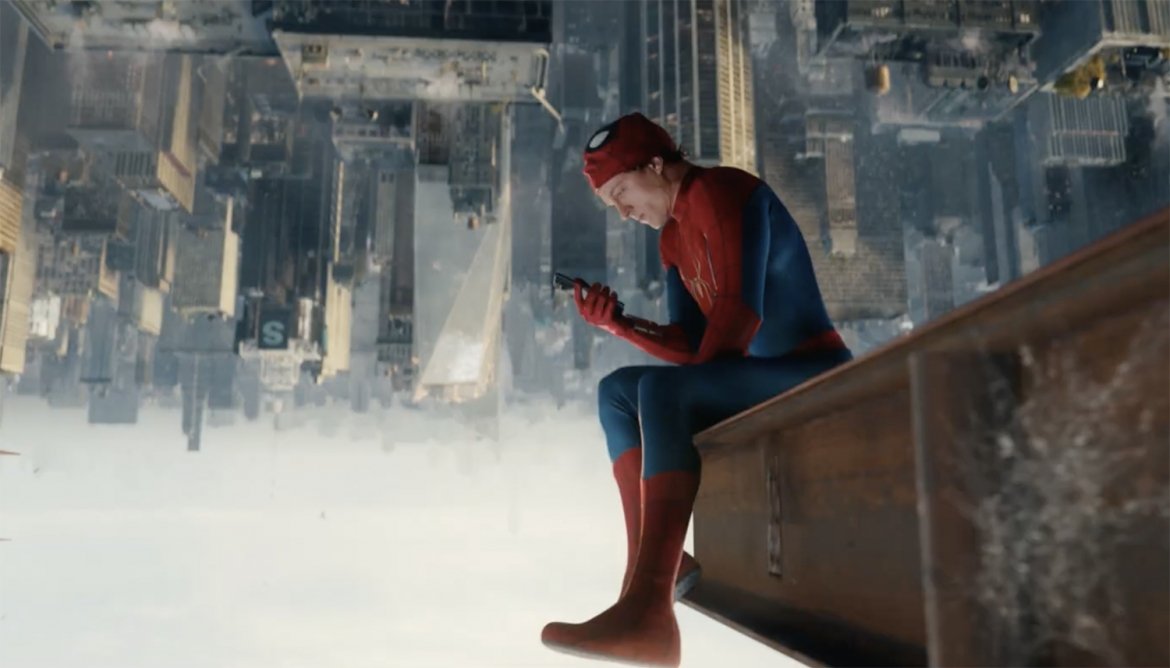 01-1782889390-lionel-messi-bat-ngo-bat-tay-nguoi-nhen-tom-holland-trong-teaser-bom-tan-marvel-moi