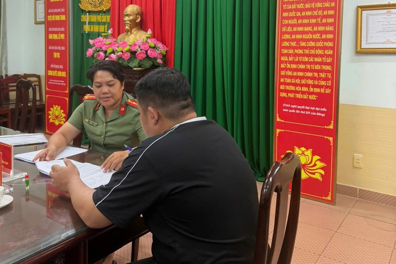 01-1782916228-ban-tai-khoan-ngan-hang-gia-mot-trieu-nguoi-dan-ong-dinh-liu-giao-dich-hon-tram-ty