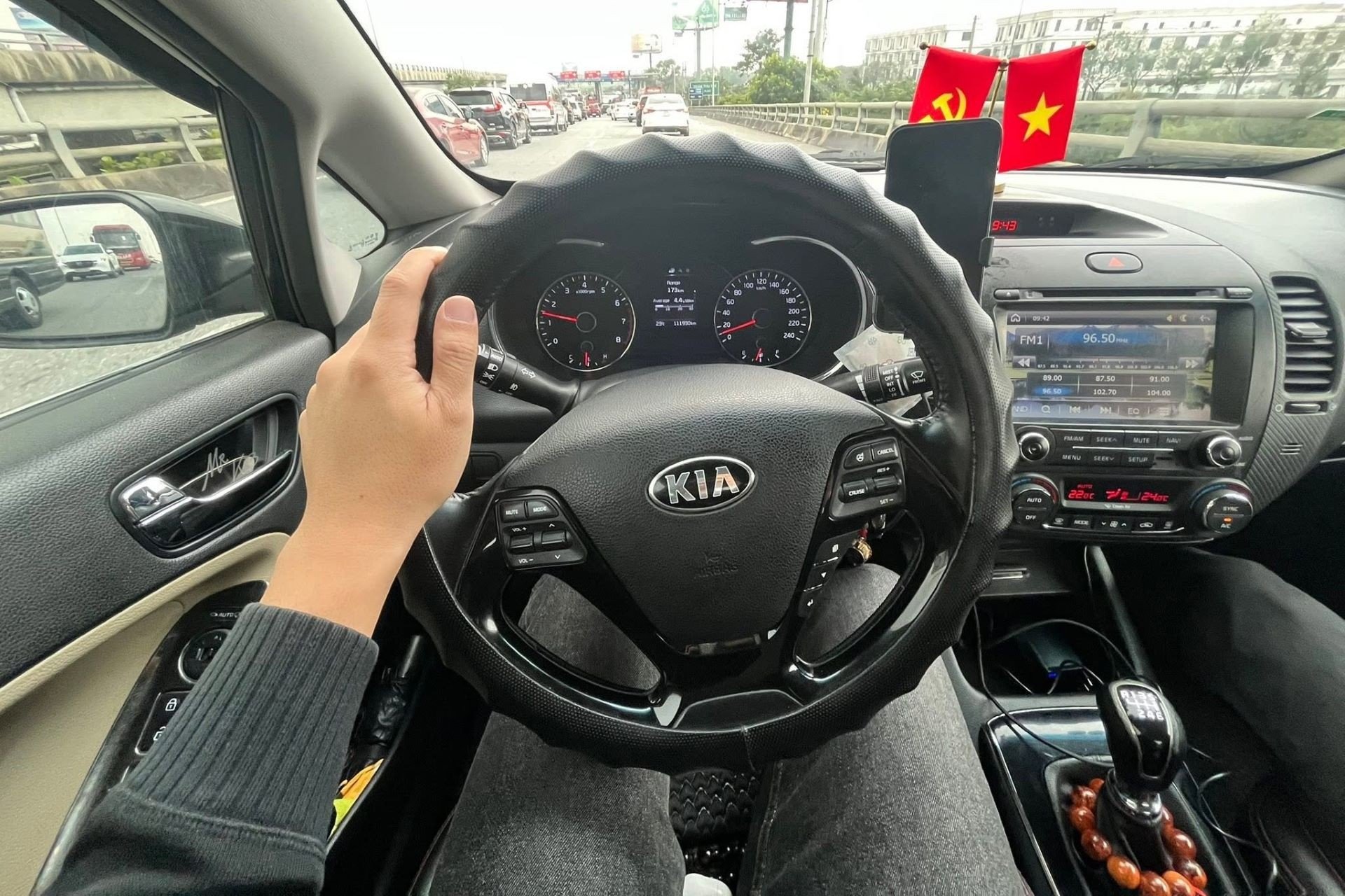 03-1783045141-vi-sao-cruise-control-gan-nhu-bien-mat-tren-xe-so-san-pho-thong