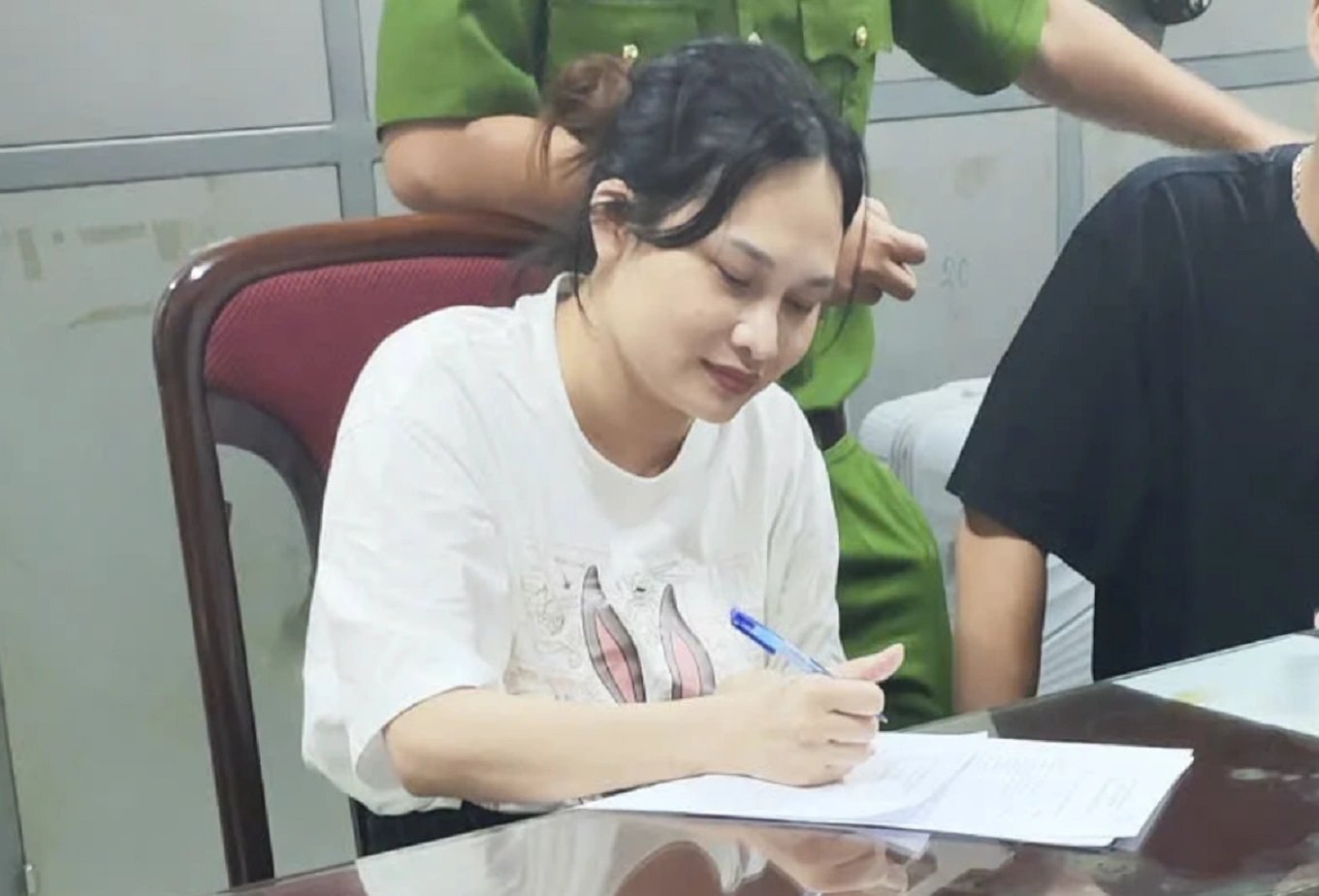 05-1783237458-ben-trong-chiec-ket-sat-chua-143-mieng-vang-cua-vo-cu-mr-hunter-he-lo-mat-xich-giup-suc-duong-day-lua-dao-forex-1568-ty-dong