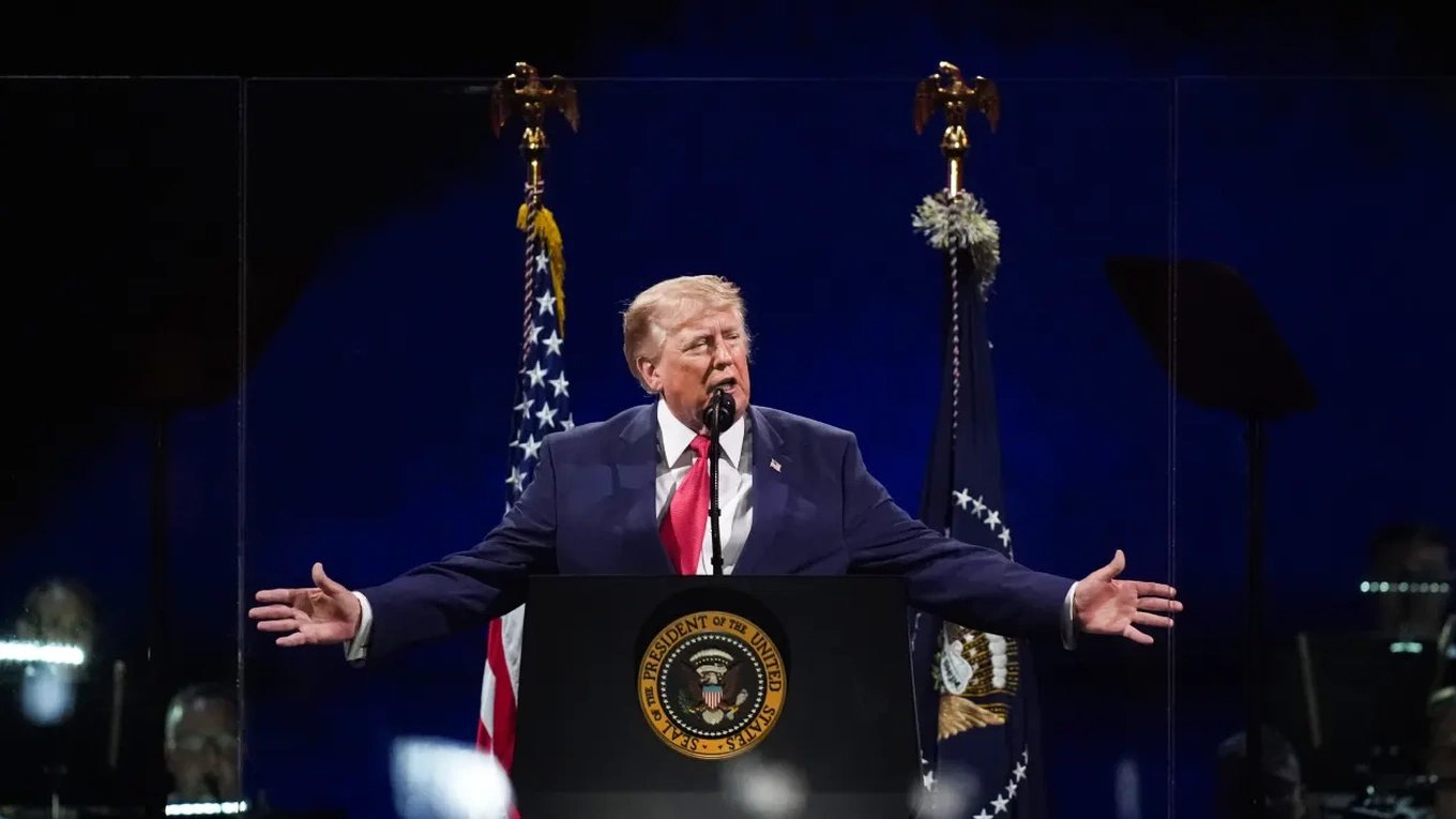 05-1783242504-ong-trump-khang-dinh-nuoc-my-dang-buoc-vao-ky-nguyen-vang