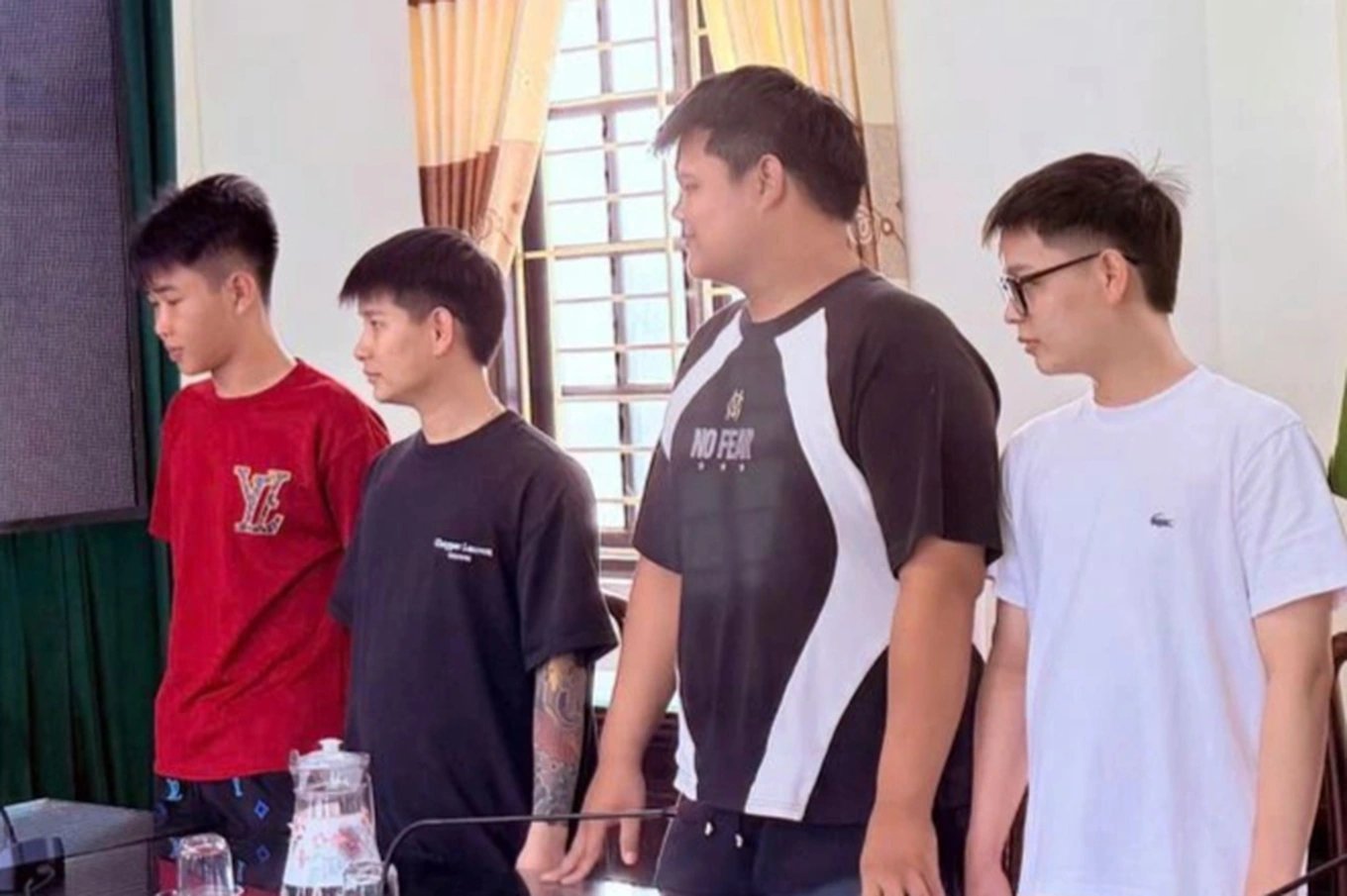 06-1783302227-lat-tay-thu-doan-du-do-hoc-sinh-thpt-ban-tai-khoan-ngan-hang-voi-gia-beo