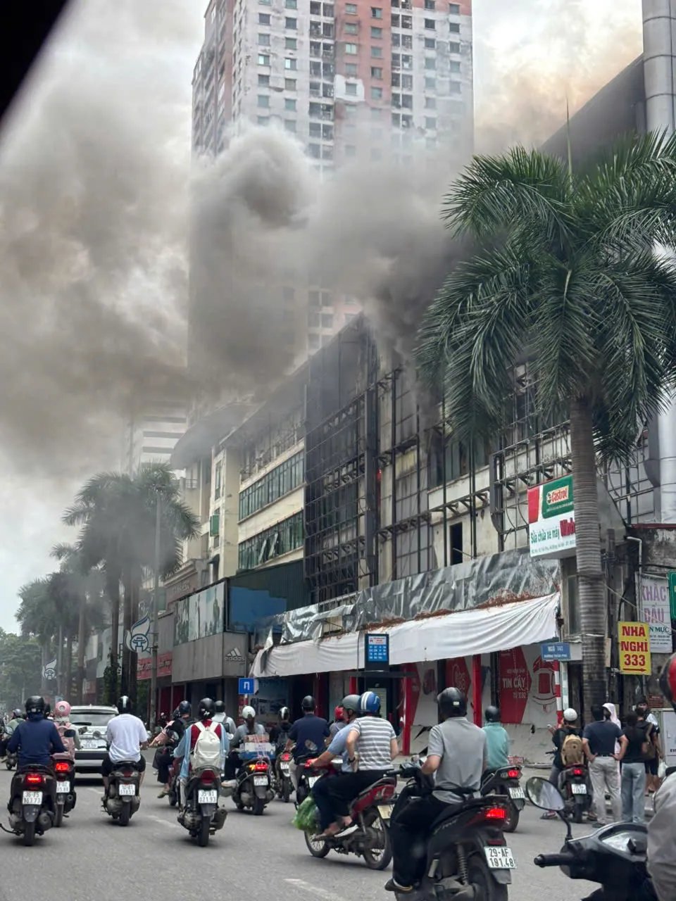06-1783310028-chay-sieu-thi-dien-may-cu-o-ha-noi
