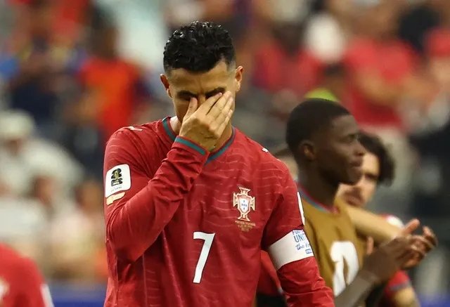 07-1783380167-ronaldo-bat-khoc-nuc-no-trong-ngay-chinh-thuc-chia-tay-giac-mo-world-cup