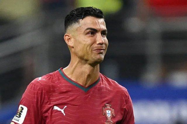 07-1783380167-ronaldo-bat-khoc-nuc-no-trong-ngay-chinh-thuc-chia-tay-giac-mo-world-cup