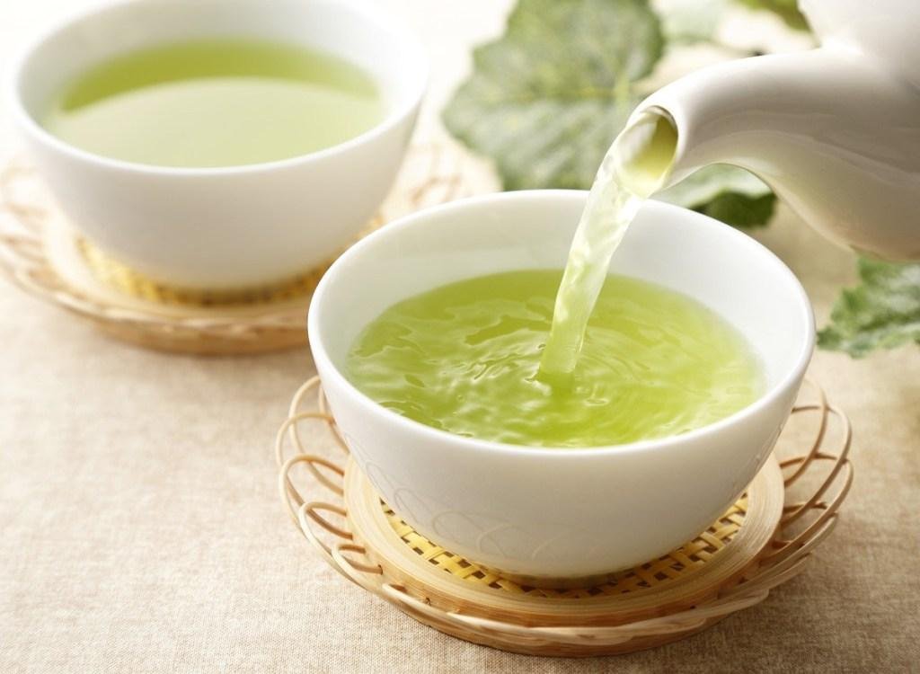 Uống trà xanh trước khi ngủ có thực sự có ích?