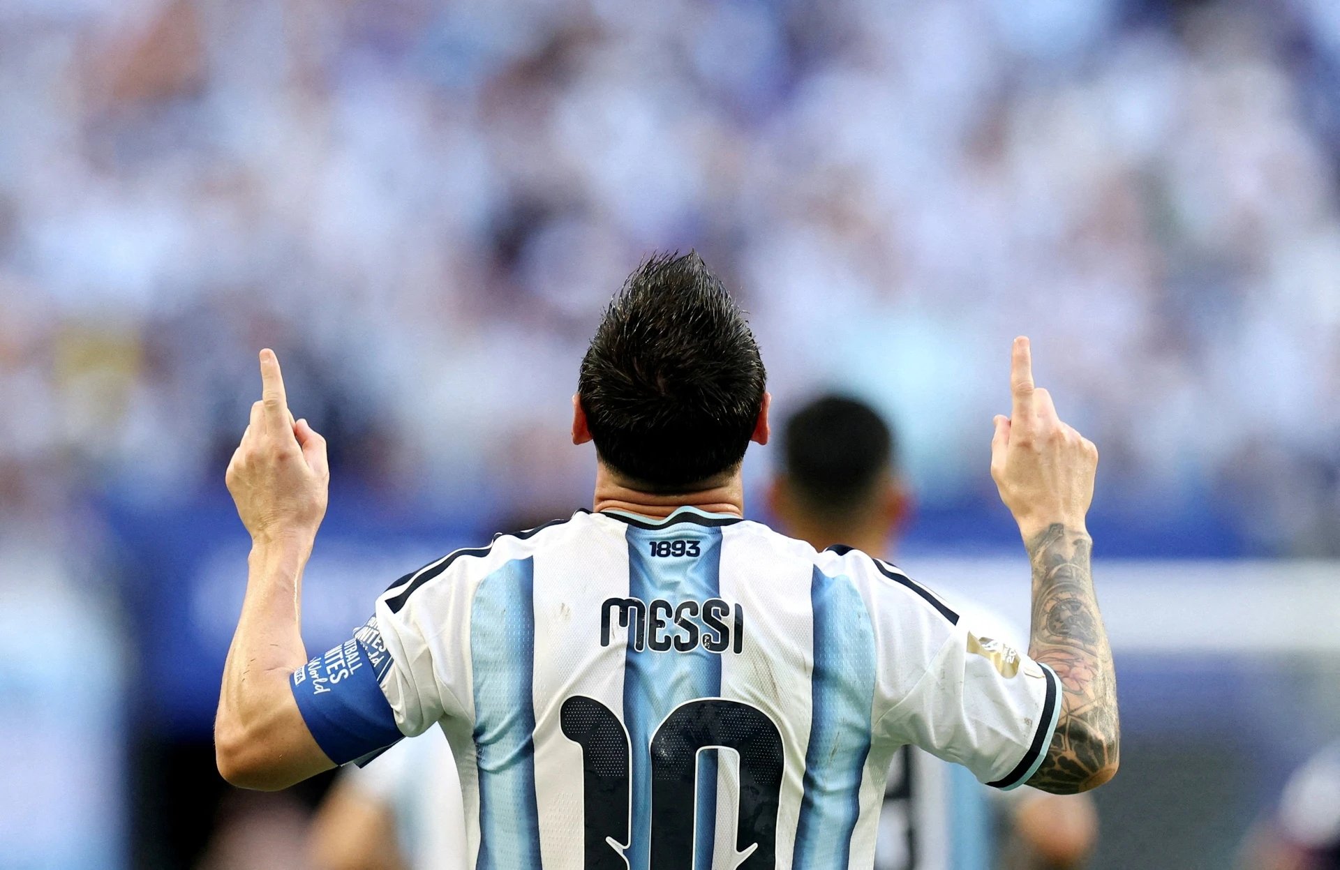 07-1783432859-chi-con-messi-mang-phu-hieu-di-san-tai-world-cup-2026