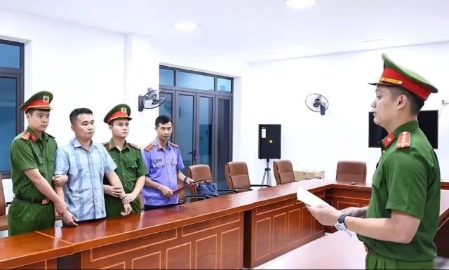 giao-vien-tuyen-quang-bi-giu-khan-cap