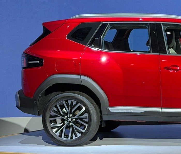 Nissan-Tekton-7