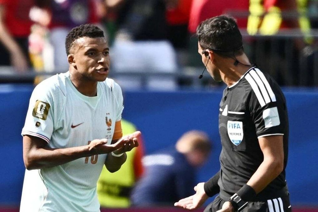 10-1783651008-trong-tai-argentina-bi-to-tao-ra-man-tra-tan-tam-ly-khien-mbappe-da-hong-phat-den